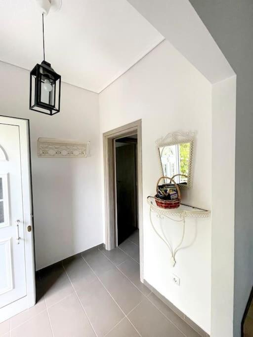Apartamento 20' From The Airport,20' From The Center Of Atenas Exterior foto