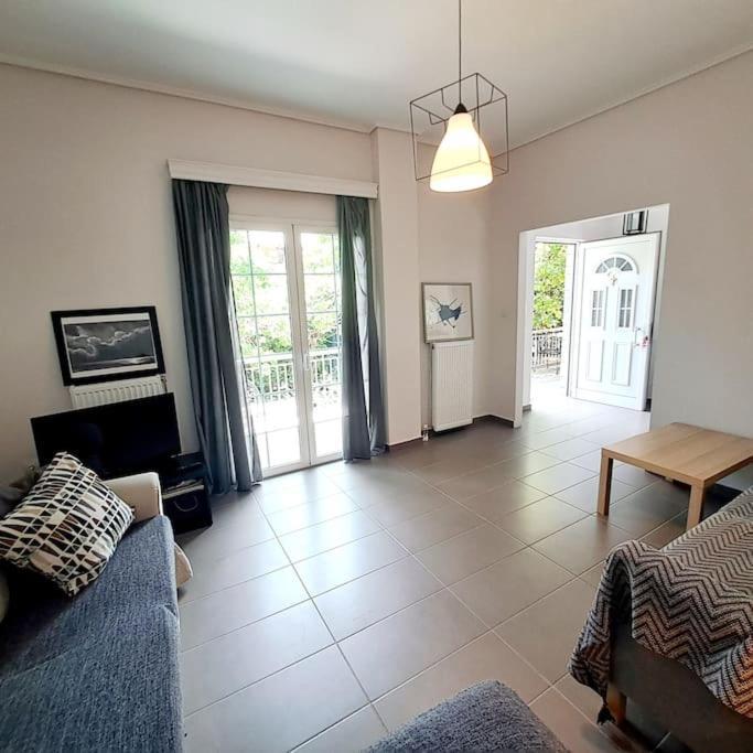 Apartamento 20' From The Airport,20' From The Center Of Atenas Exterior foto
