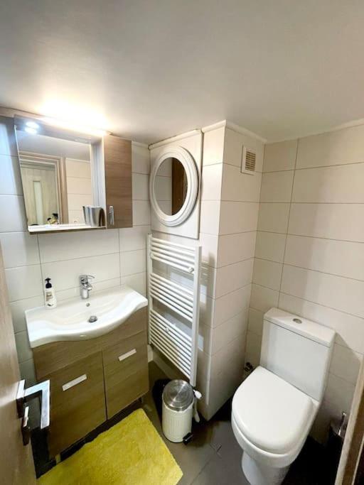 Apartamento 20' From The Airport,20' From The Center Of Atenas Exterior foto