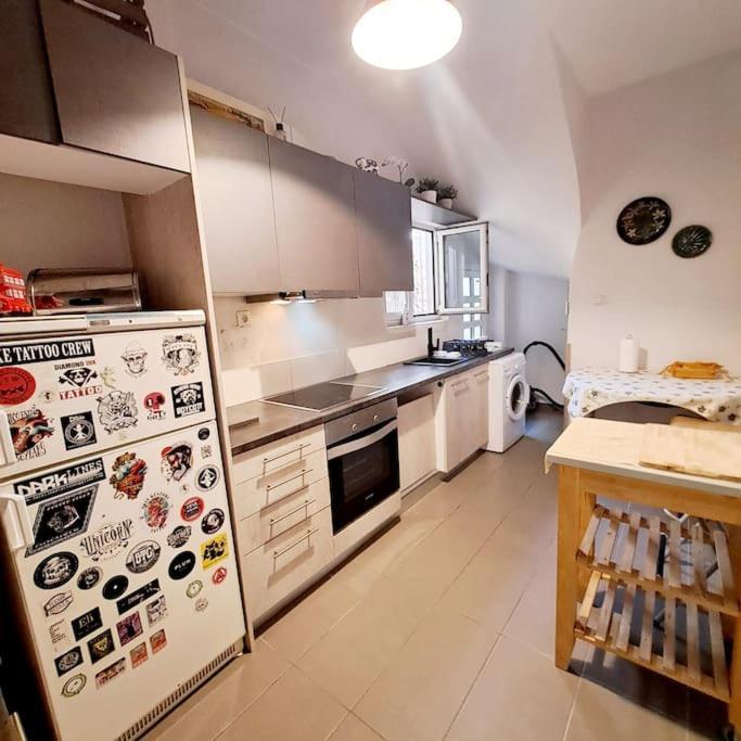 Apartamento 20' From The Airport,20' From The Center Of Atenas Exterior foto