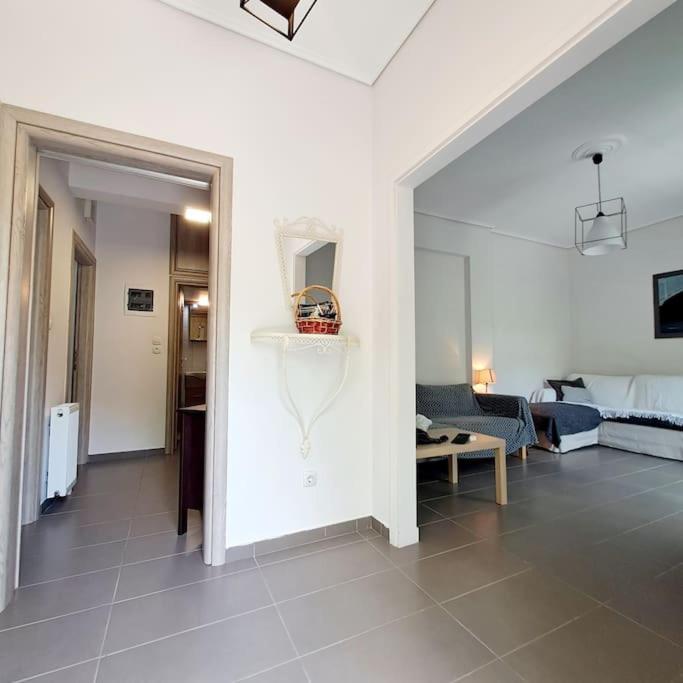 Apartamento 20' From The Airport,20' From The Center Of Atenas Exterior foto